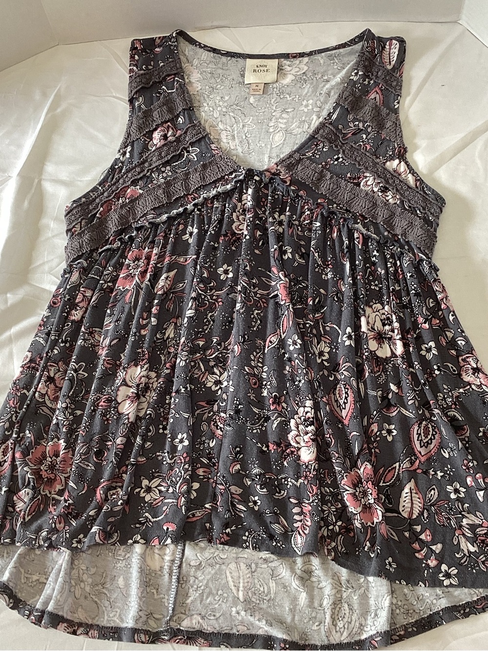 Knox Rose gray Floral Sleeveless V-Neck Tank with Dusty Pink Accents FLOWY